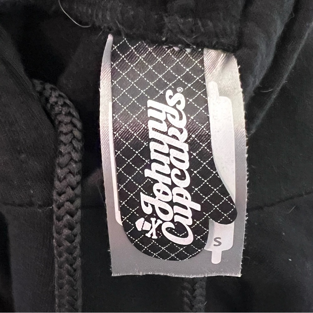 💚Johnny Cupcakes hoodie - Picture 6 of 7